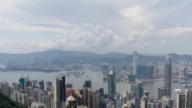 1 Mayıs 2022 Hong Kong silueti ve Victoria Limanı