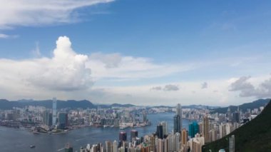 1 Mayıs 2022 Hong Kong silueti ve Victoria Limanı