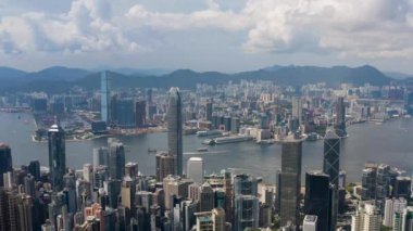1 Mayıs 2022 Hong Kong silueti ve Victoria Limanı