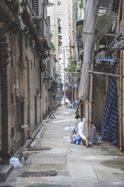 3 Temmuz 2022, Hong Kong 'da Kwa Wan' da bir ara sokak.