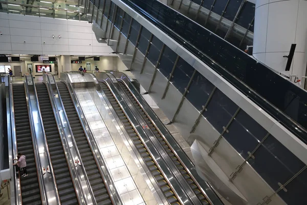 July 2022 Group Escalator Admiralty Station Hong Kong — 스톡 사진