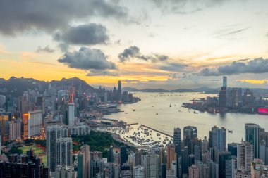 2 Mayıs 2022 Braemar Hill 'den Hong Kong' un panoramik görüntüsü.