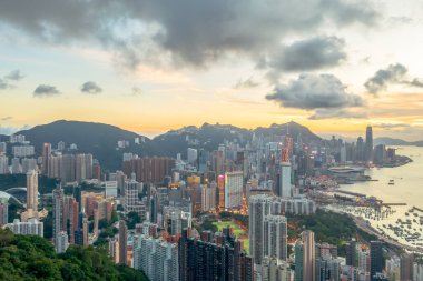 2 Mayıs 2022 Braemar Hill 'den Hong Kong' un panoramik görüntüsü.