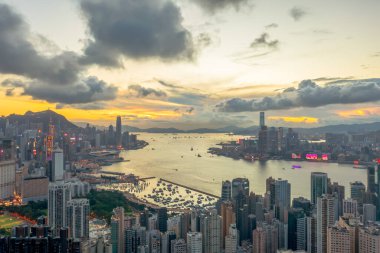 2 Mayıs 2022 Braemar Hill 'den Hong Kong' un panoramik görüntüsü.