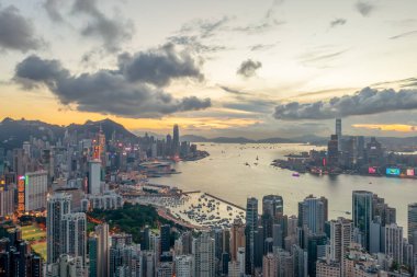 2 Mayıs 2022 Braemar Hill 'den Hong Kong' un panoramik görüntüsü.