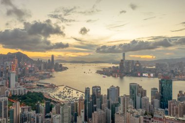 2 Mayıs 2022 Braemar Hill 'den Hong Kong' un panoramik görüntüsü.