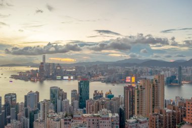 2 Mayıs 2022 Braemar Hill 'den Hong Kong' un panoramik görüntüsü.