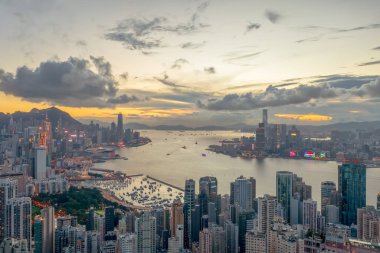 2 Mayıs 2022 Braemar Hill 'den Hong Kong' un panoramik görüntüsü.