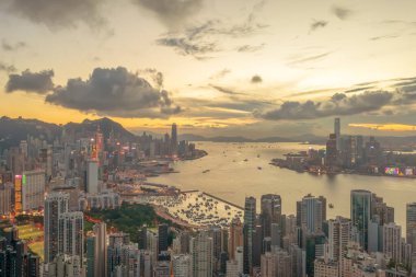 2 Mayıs 2022 Braemar Hill 'den Hong Kong' un panoramik görüntüsü.