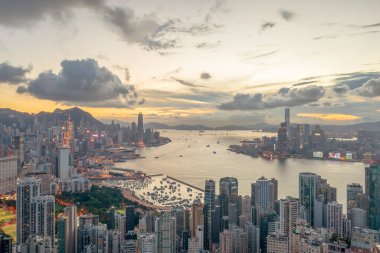 2 Mayıs 2022 Braemar Hill 'den Hong Kong' un panoramik görüntüsü.