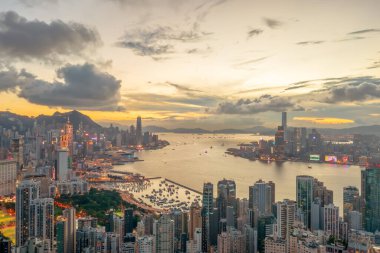 2 Mayıs 2022 Braemar Hill 'den Hong Kong' un panoramik görüntüsü.