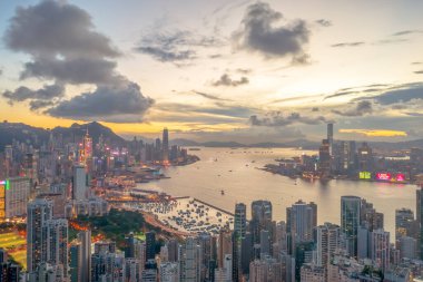 2 Mayıs 2022 Braemar Hill 'den Hong Kong' un panoramik görüntüsü.