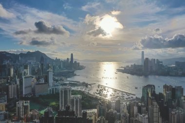 2 Mayıs 2022 Braemar Hill 'den Hong Kong' un panoramik görüntüsü.