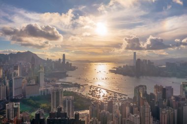 2 Mayıs 2022 Braemar Hill 'den Hong Kong' un panoramik görüntüsü.