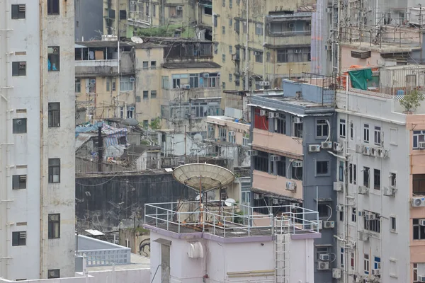 July 2022 Tong Lau Cramped Housing Kowloon Downtown — Stockfoto