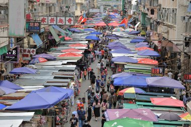 9 Temmuz 2022 Tung Choi Caddesi sokak manzarası, açık hava pazarı, hk