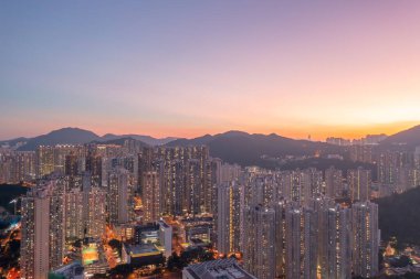 1 Mayıs 2022 Hong Kong 'daki TKO bölgesinin Alacakaranlığı