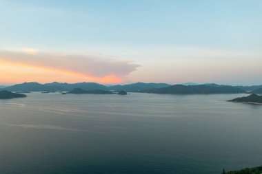 1 Mayıs 2022 Liman Barınağı Alacakaranlık, sai kung, hk