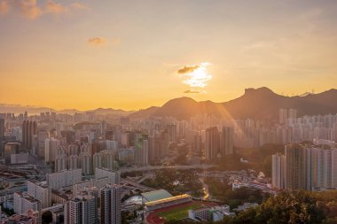 3 Mayıs 2022. Lion Rock, Hong Kong yakınlarındaki yerleşim bölgesi.