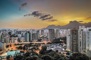 3 Mayıs 2022. Lion Rock, Hong Kong yakınlarındaki yerleşim bölgesi.