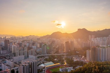 3 Mayıs 2022. Lion Rock, Hong Kong yakınlarındaki yerleşim bölgesi.