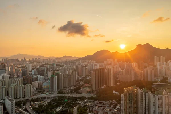 3 Mayıs 2022. Lion Rock, Hong Kong yakınlarındaki yerleşim bölgesi.