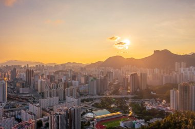 3 Mayıs 2022. Lion Rock, Hong Kong yakınlarındaki yerleşim bölgesi.