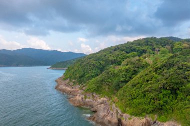 5 Mayıs 2022 Temiz Su Koyu, Hong Kong 'daki güzel sahil şeridi.