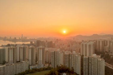 6 Mayıs 2022 Siyah tepeden Hong Kong ve Kowloon manzarası