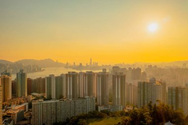 6 Mayıs 2022 Siyah tepeden Hong Kong ve Kowloon manzarası