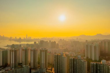 6 Mayıs 2022 Siyah tepeden Hong Kong ve Kowloon manzarası