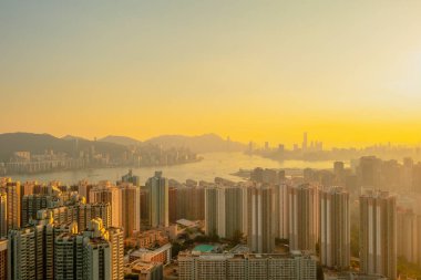 6 Mayıs 2022 Siyah tepeden Hong Kong ve Kowloon manzarası