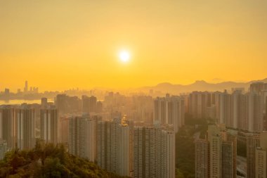 6 Mayıs 2022 Siyah tepeden Hong Kong ve Kowloon manzarası