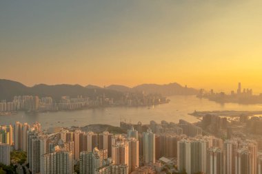 6 Mayıs 2022 Siyah tepeden Hong Kong ve Kowloon manzarası