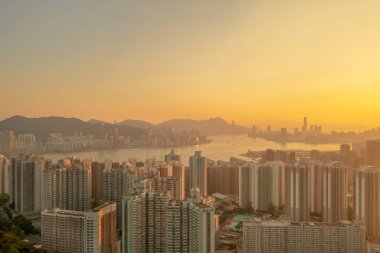 6 Mayıs 2022 Siyah tepeden Hong Kong ve Kowloon manzarası