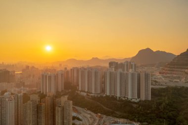 6 Mayıs 2022 Siyah tepeden Hong Kong ve Kowloon manzarası