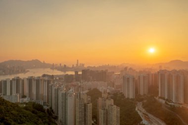 6 Mayıs 2022 Siyah tepeden Hong Kong ve Kowloon manzarası