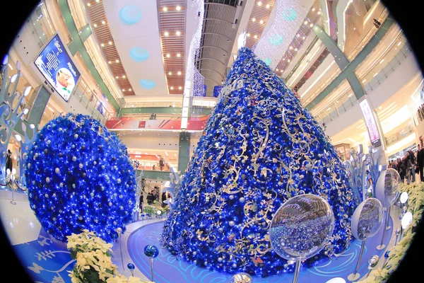 Грудня 2011 Освітлення Різдвяного Дерева Нью Таун Плаза — стокове фото
