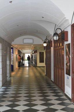 17 Dec 2011 the long corrider at Stanley Plaza Murray House