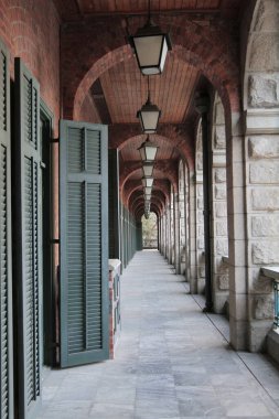 10 Dec 2011 A high street ghost House Corridor hong kong