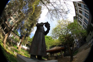 20 Aug 2011 Bronze statue of Sun Yat Sen at Lingnan University