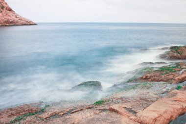 Shek O, Shek O 'daki Rocky Shore' dan görülen dağ.