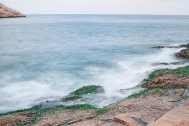 Shek O, Shek O 'daki Rocky Shore' dan görülen dağ.