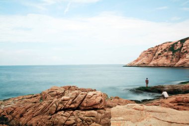 Shek O, Shek O 'daki Rocky Shore' dan görülen dağ.