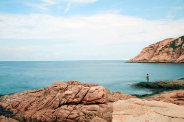 Shek O, Shek O 'daki Rocky Shore' dan görülen dağ.