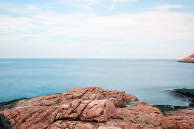 Shek O, Shek O 'daki Rocky Shore' dan görülen dağ.