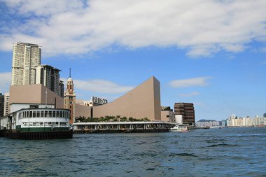 10 Mayıs 2011 'de Kowloon adasındaki geleneksel feribot. Hong Kong