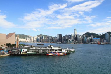 10 Mayıs 2011 'de Kowloon adasındaki geleneksel feribot. Hong Kong