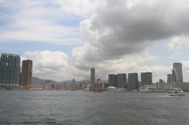 10 Mayıs 2011 Batı Kowloon ve Victoria Limanı 'nın modern mimarisi ve ufuk çizgisi