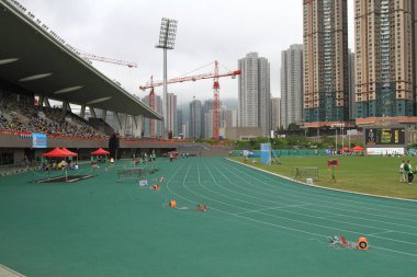 21 Mayıs 2011 'de Tseung Kwan O Sports Ground' da koşucu